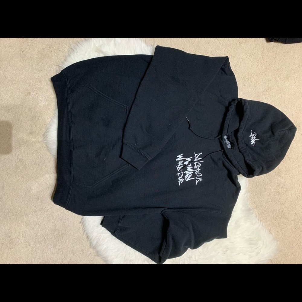 Black Sweathershirt